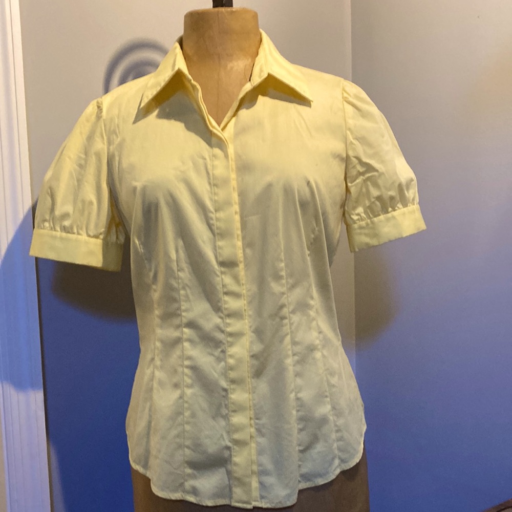 Tahari short leave fitted blouse size m
